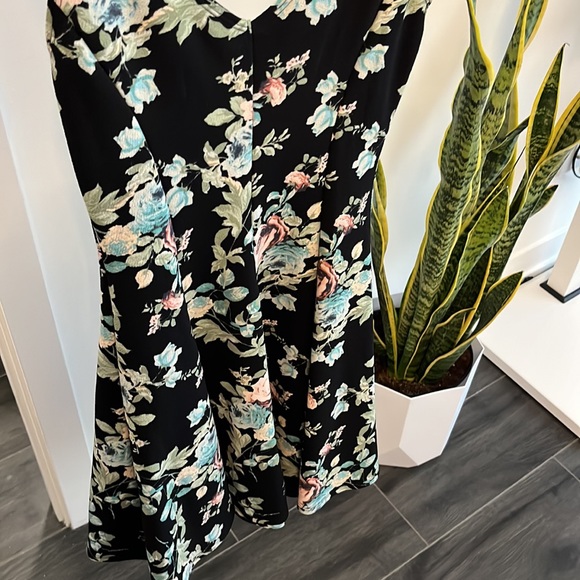 Floral skater dress - Picture 3 of 3